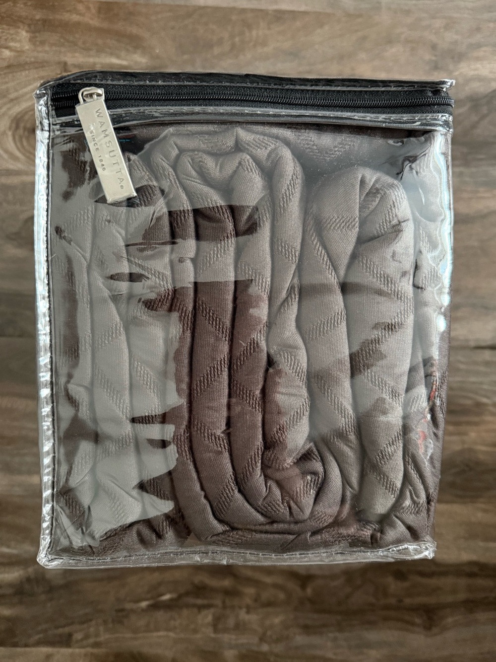 Wamsutta Beekman King Size Duvet Cover In “Smoke” - Picture 3 of 4